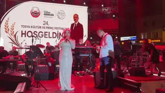 Tosya festivalinde başkanın şarkı performansı geceye damga vurdu