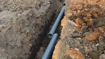 Adana'da vatandaşlar kanalisyon hattını kendi imkanlarıyla döşedi