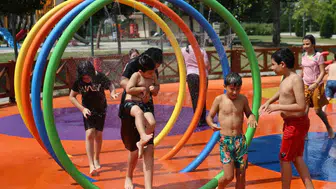 Adana'da su oyun parkları çocuklar için güvenli bir alternatif sunuyor