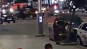Tokat'ta motosiklet ile otomobil çarpıştı: Kaza güvenlik kamerasında görüntülendi