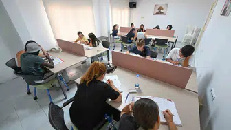 Mersin'de gençler sınav hazırlıklarına okuma salonunda devam ediyor