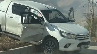Yüksekova'da trafik kazası: dört kişi yaralı