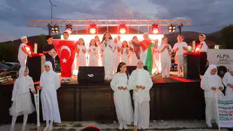 Bayburt'ta yaz kur'an kursları kapanış programıyla öğrenciler yeteneklerini sergiledi