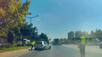 Konya'da arızalanan araca trafik ekiplerinden hızlı müdahale