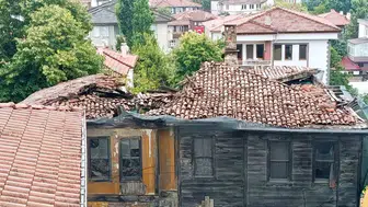 Bartın'daki tarihi binanın çatısı sağanak sonrası çöktü