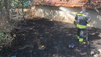 Eskişehir'de müstakil evin bahçesindeki yangın ahıra sıçradı ama kontrol altına alındı