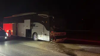 Sivas'ta yolcu otobüsüyle otomobil çarpıştı: 2 kişi yaralandı