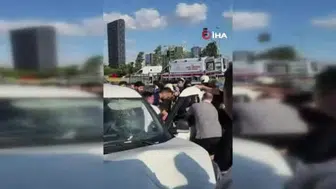 Küçükçekmece'de hafif ticari aracın motosiklete çarpması sonucu 3 kişi yaralandı