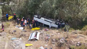Sivas'ta yolcu minibüsü şarampole yuvarlandı: 4 ölü, 10 yaralı