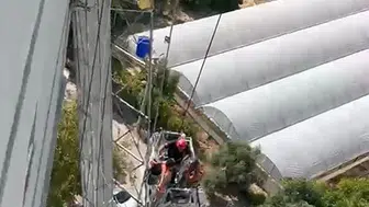 15 metre yükseklikte mahsur kalan işçilerin kurtarılması başarılı bir şekilde tamamlandı