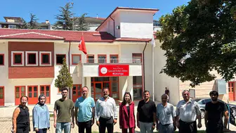 Bilecik'te çocuk evleri sitesinde inceleme yapan il müdürü, personel ile buluştu