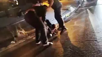 Esenyurt'ta tartışma kanlı bitti: Genç sokak ortasında kudurtuldu