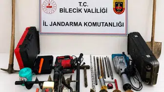Define arayışı sırasında yakalanan darphane emeklisi ve arkadaşları polisten kaçamadı