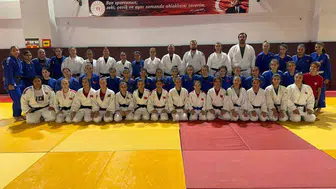 Yıldız kadın judo milli takımı, şampiyona öncesi Salihli’de kamp yapıyor