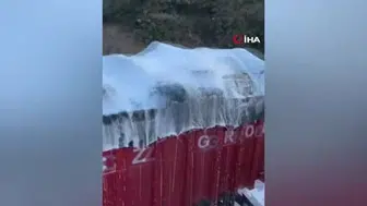 İnegöl'de motor kısmında yangın çıkan tır kullanılamaz hale geldi