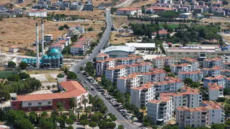 Bergama'da yol çalışmaları hız kazanıyor, ulaşım güvenliği artıyor