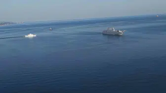 Yalova’da deniz savunma gücü: TCG Anadolu ve TCG Heybeliada vatandaşları selamladı