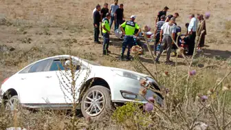 Saray'da otomobilin bariyerlere çarpması sonucu 3 kişi yaralandı
