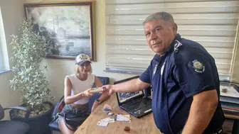Serik'te kaybolan çantayı zabıta ekipleri sahibine ulaştırdı