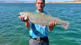 Elazığ'da amatör balıkçıdan dikkat çeken av: 5,5 kiloluk alabalık