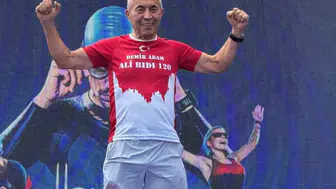 Ali Bıdı, Boğaziçi Aquatlonu'nda şampiyonluk elde etti