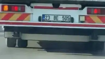 Elazığ'da çekicide taşınan tosun dikkat çekti