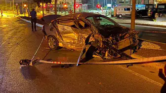 Antalya'da meydana gelen trafik kazasında iki kişinin hayatı kaybettiği belirtildi