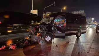 Antalya'da zincirleme trafik kazası: Üç araç birbirine girdi, sürücü kayıplara karıştı