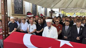 Kocaeli'nin unutulmaz ismi Azize Sibel Gönül son yolculuğuna uğurlandı