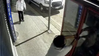 Eskişehir'de iki çocuk kilitli meşrubat dolabını açmaya çalıştı