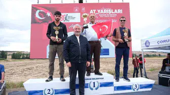 Çorum’da zafer bayramı coşkusu: geleneksel at yarışları ilgiyle izlendi