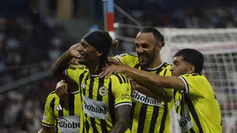 Fenerbahçe 18 yıl sonra Şampiyonlar Ligi'nde: Lyon'u deplasmanda 2-1 yendi