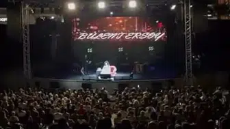 Bülent Ersoy konserinde beklenmedik olaylar: Seyirciye küfür etti
