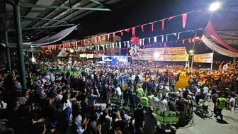 Alişan, Malatya'da yağmura aldırış etmeden coşku dolu bir gece yaşattı