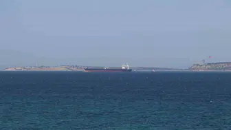 Çanakkale boğazında dümen arızası yapan tanker güvenli bir şekilde demirledi