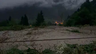 Trabzon'da sel alarmı: Çaykara'da yol ulaşıma kapandı