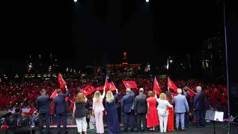 Büyükçekmece'de Zafer Bayramı etkinliği ve Cumhuriyet Meydanı'nın açılışı yapıldı