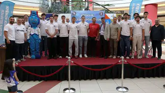 Kütahya Belediyespor basketbol takımı yeni sezon öncesi taraftarlarıyla buluştu