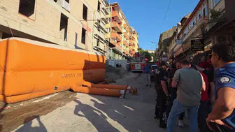 Eşinin yanına gitmek için inşaat halindeki binaya çıkan şahıs ikna edildi