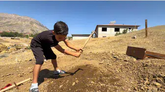 Derecik’te çocuklar, park taleplerini Türk bayrağı ile duyurdu