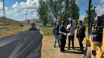 Demirözü kaymakamı vatandaşlarla buluştu, yol çalışmalarını denetledi