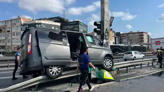 Küçükçekmece'de yaz kursuna giden çocukları taşıyan araç kaza yaptı