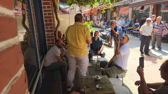 Samsun'da çay ocağında kemençe çalan Nizam Yıldırım, neşeli anlar yaşatıyor