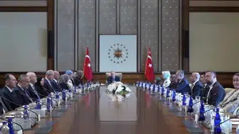 Cumhurbaşkanı Erdoğan, şehit ailelerini kabul ederek dayanışma mesajı verdi