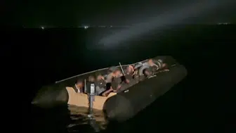Didim açıklarında lastik bottaki göçmenler kurtarıldı