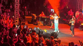 Kenan Doğulu, Marmaris Amfiteatr'da hayranlarına unutulmaz bir konser sundu