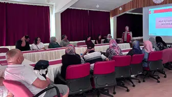 Kırklareli'nde aile yaşam becerileri semineri ailelerin ilgisini çekti