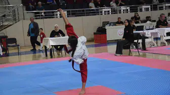 Eskişehir'de 2. taekwondo poomsae turnuvası tüm hızıyla sürüyor