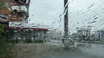 Düzce'de sabah saatlerinde etkili yağış günlük yaşamı aksattı