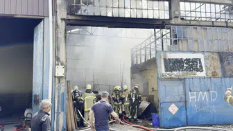 Bursa'da koltuk imalathanesinde çıkan yangın paniğe neden oldu